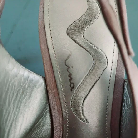 The Touch of Nina Velato Women's Silver Heels Satin W/ Gem Rhinestone Size: 7.5 - Picture 6 of 7